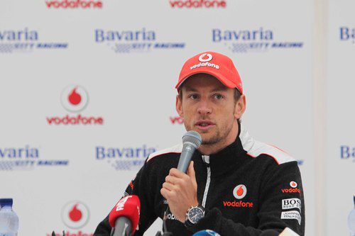Rueda de prensa de Jenson Button en el 'Bavaria City Racing'