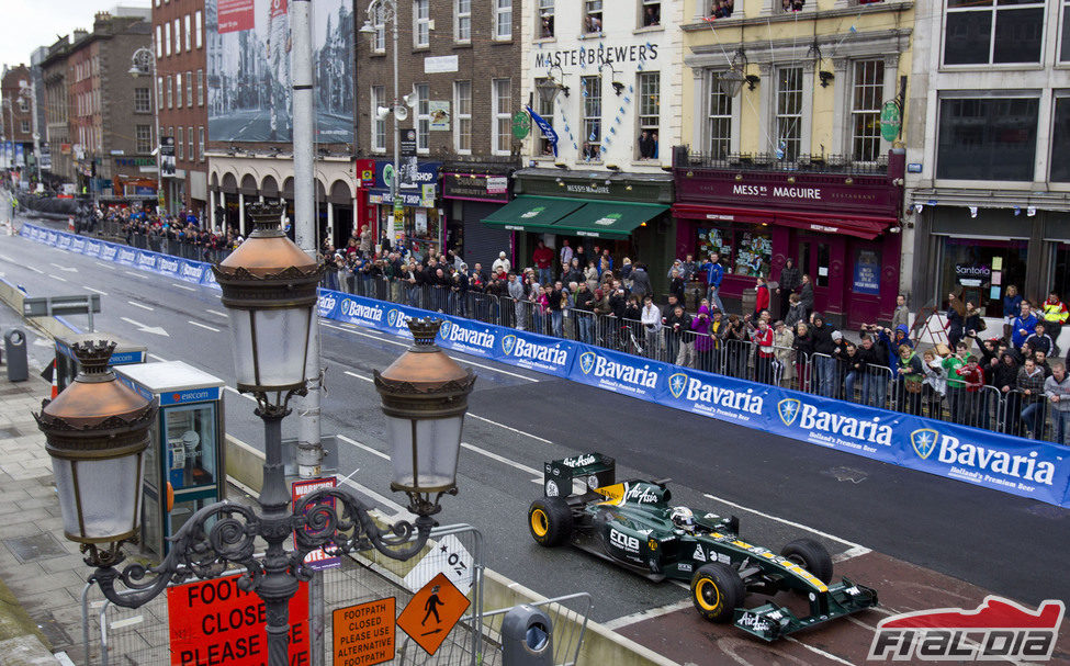 Giedo van der Garde rueda con el Caterham en Dublín