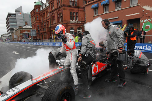 Jenson Button se baja del McLaren tras su exhibición en Dublín