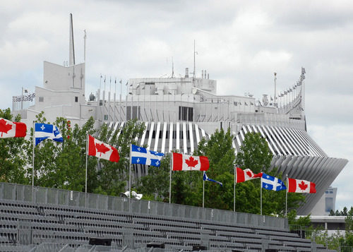 Las banderas ondean en Canadá