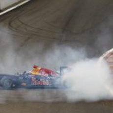 Ricciardo hace unos 'donuts' en el circuito de Spa-Francorchamps