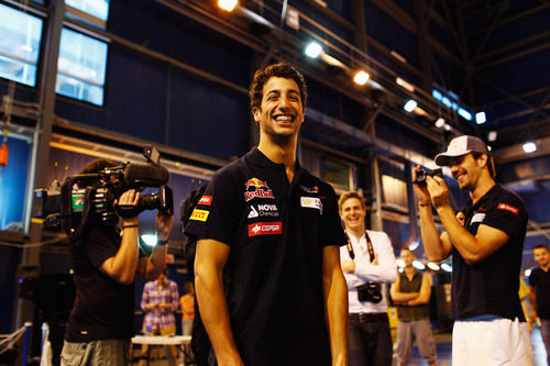 Daniel Ricciardo en un evento de Toro Rosso en Canadá
