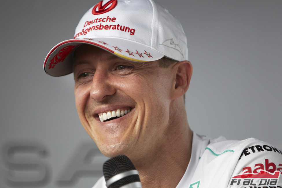 Michael Schumacher responde a la prensa en Montreal 2012