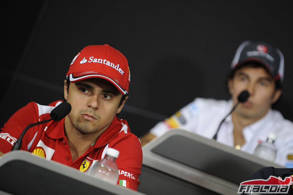 Felipe Massa y Sergio Pérez en la rueda de prensa de la FIA