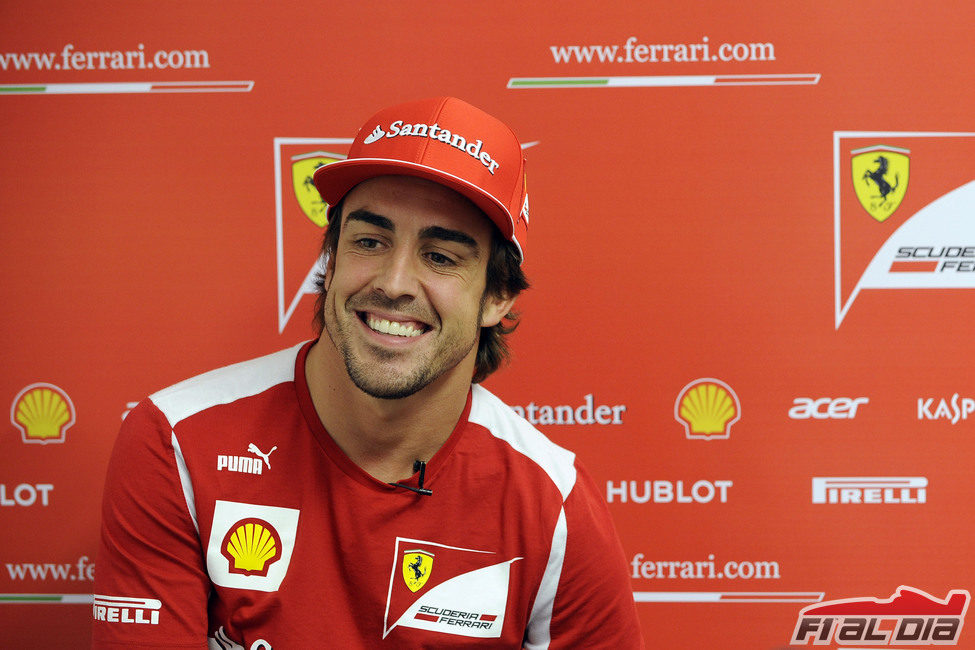 Fernando Alonso muy sonriente en Canadá 2012