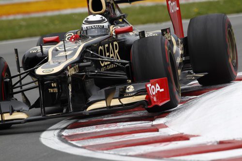 Kimi Räikkönen sale de una curva en el circuito de Gilles Villeneuve