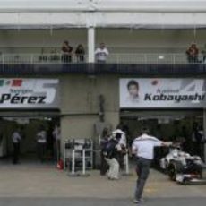 Los garajes del equipo Sauber en el GP de Canadá 2012