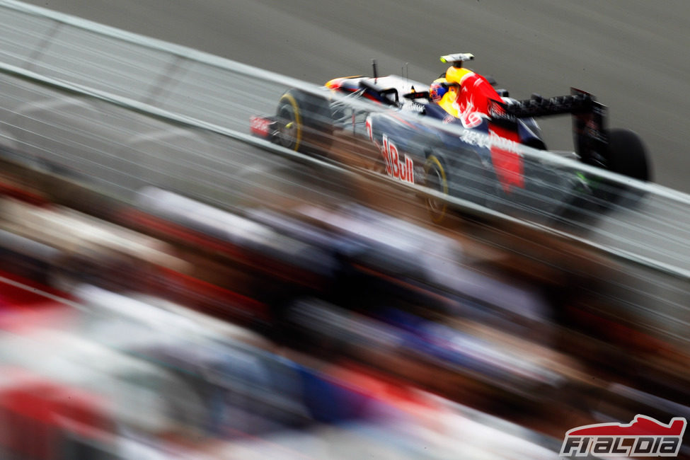 Mark Webber pilotando su RB8 en los libres del GP de Canadá