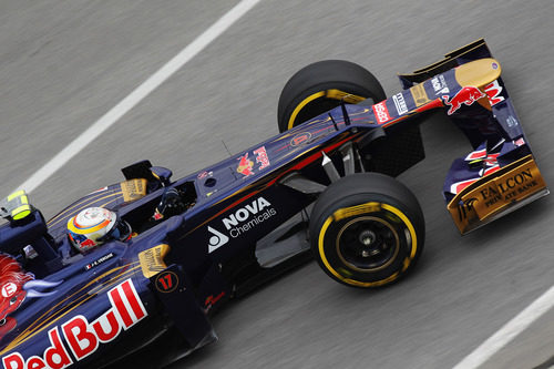 Jean Eric-Vergne dando una vuelta al circuito Gilles Villeneuve con su STR7