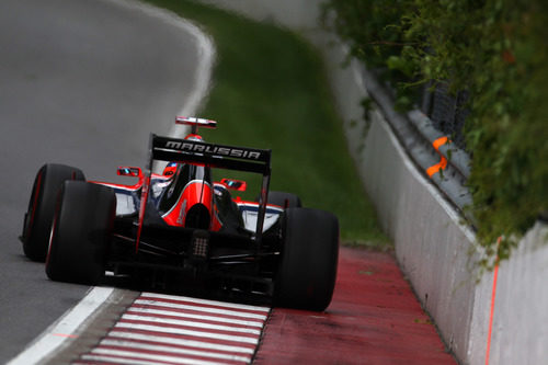 Timo Glock pasa cerca del muro en Montreal