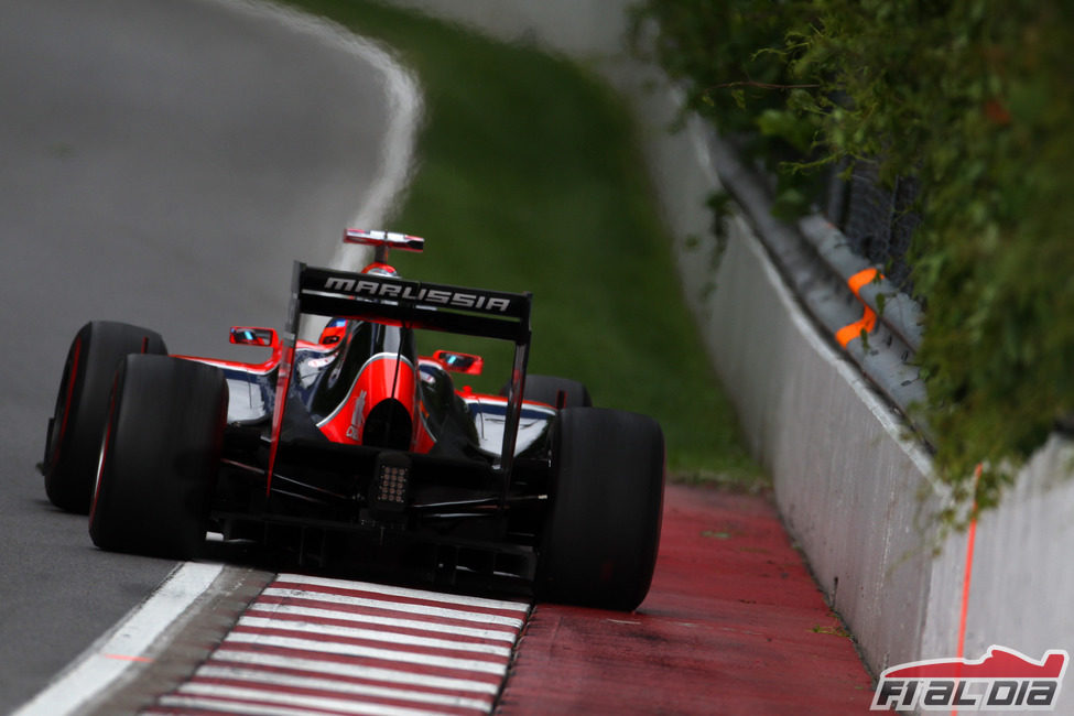 Timo Glock pasa cerca del muro en Montreal