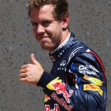 Sebastian Vettel con gesto de aprobación en Canadá