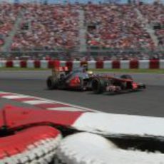 Lewis Hamilton rueda hacia la victoria en Canadá