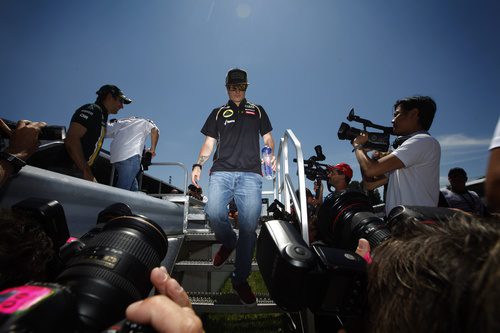 Kimi Räikkönen, centro de todas las miradas