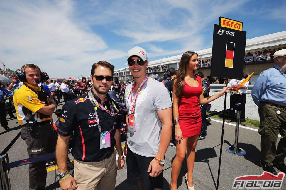 El actor Jason Priestley, el esquiador Erik Guay y la 'pitbabe' de Sebastian Vettel