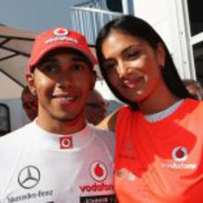 Lewis Hamilton y Nicole Scherzinger tras la victoria de McLaren