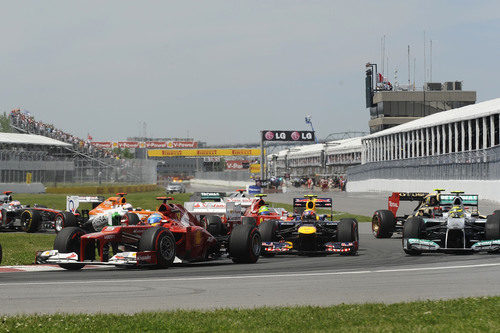 Fernando Alonso completa las primeras curvas del GP de Canadá 2012