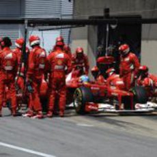Fernando Alonso realiza una parada en Montreal