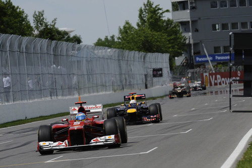 Fernando Alonso trata de mantener posición en Canadá