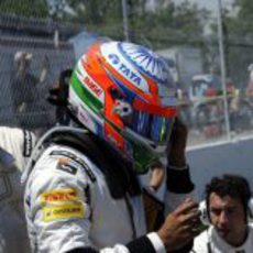 Narain Karthikeyan instantes antes de dispuatar el GP de Canadá 2012