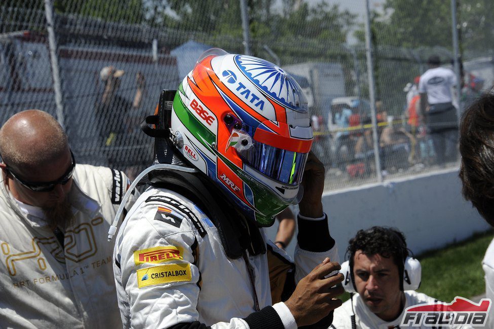 Narain Karthikeyan instantes antes de dispuatar el GP de Canadá 2012