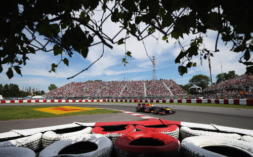 Sebastian Vettel pasa por la horquilla del Gilles Villeneuve