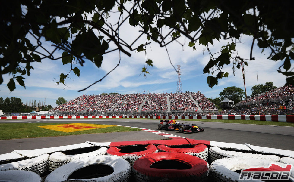 Sebastian Vettel pasa por la horquilla del Gilles Villeneuve