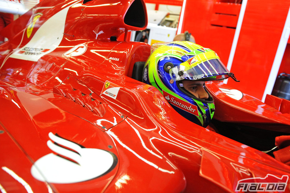 Felipe Massa se concentra en el cockpit