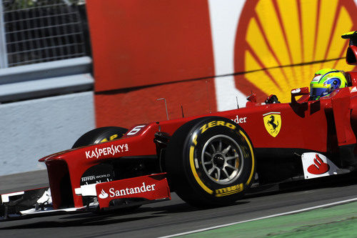 Felipe Massa rueda por el Gilles Villeneuve