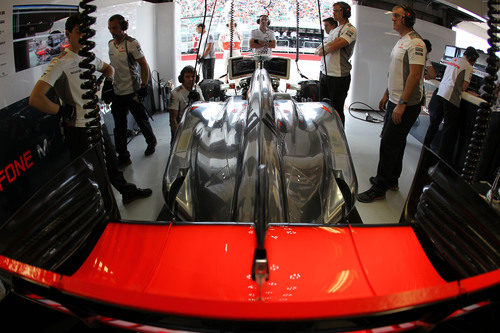 El McLaren de Jenson Button en el box de Canadá