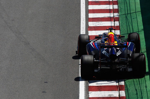 Sebastian Vettel afronta una recta en Montreal