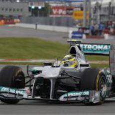 Nico Rosberg completa unas vueltas con los blandos