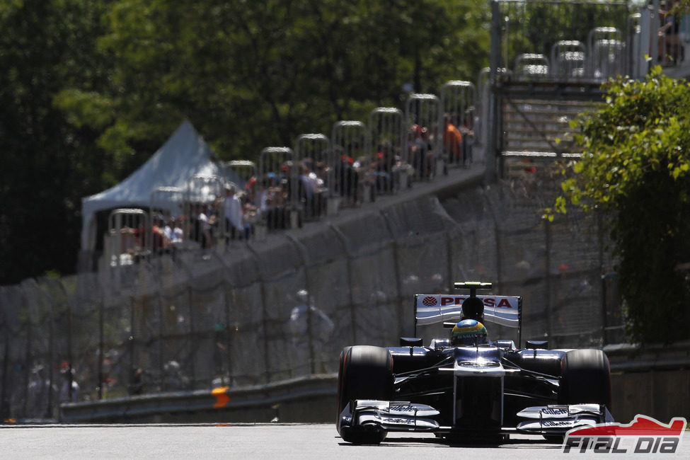 Bruno Senna completa una vuelta en el circuito Gilles Villeneuve