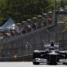 Bruno Senna completa una vuelta en el circuito Gilles Villeneuve