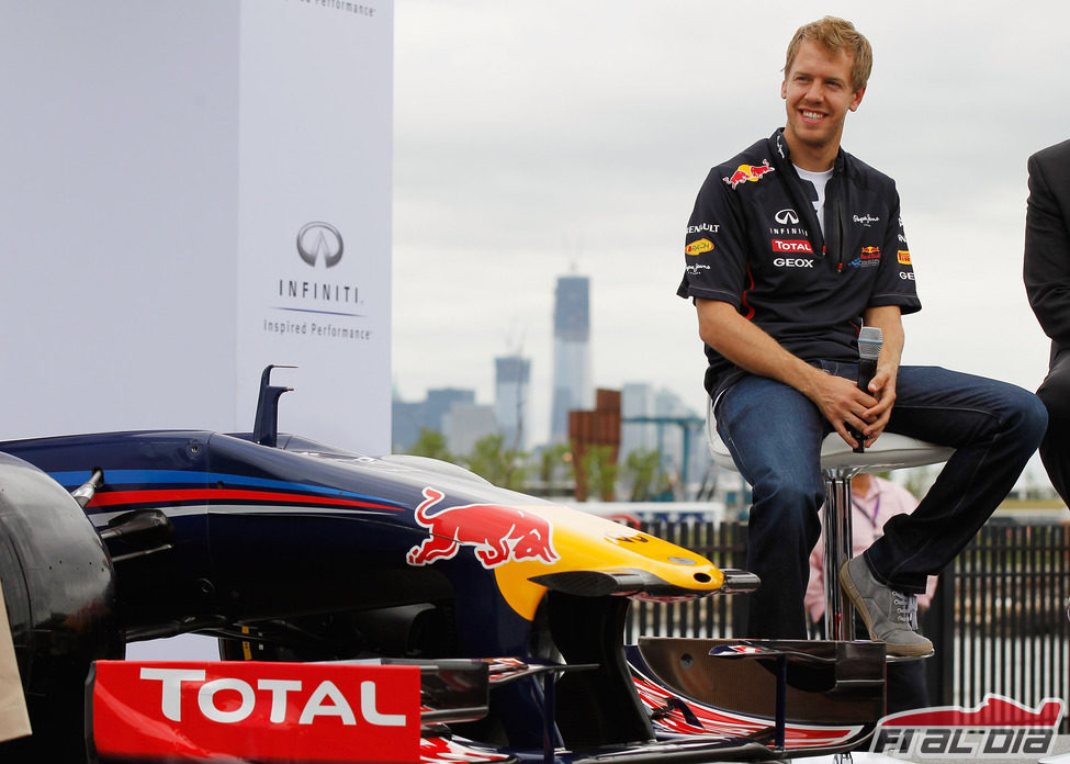 Sebastian Vettel y Red Bull con Manhattan de fondo