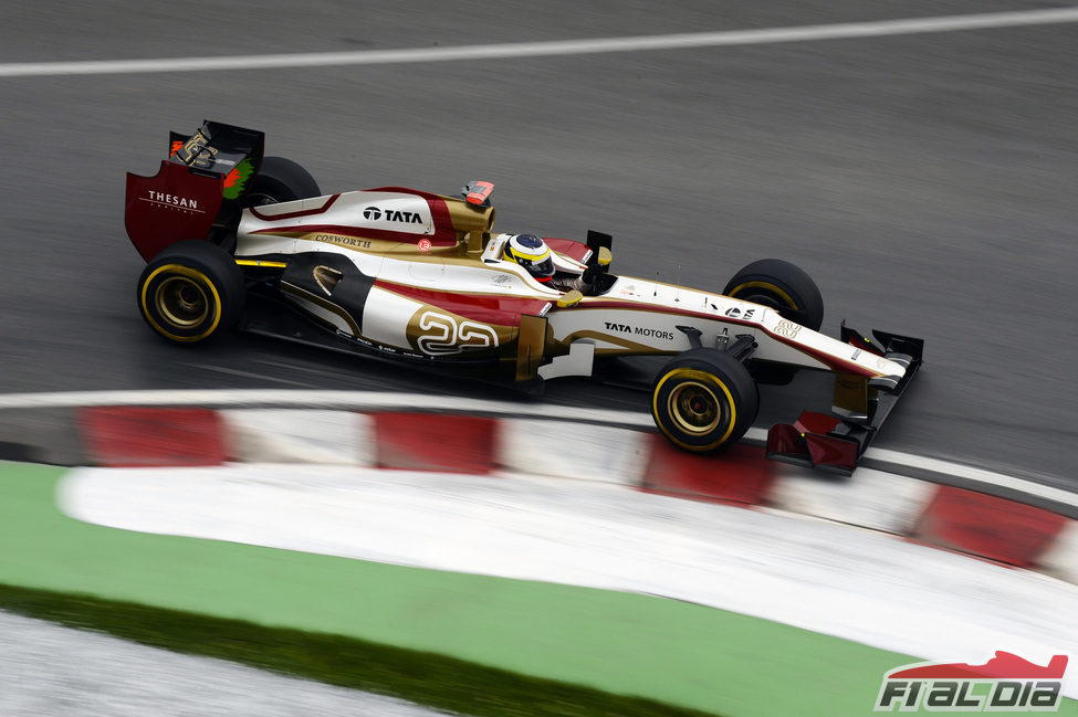 Pedro de la Rosa coge una curva en el circuito Gilles Villeneuve