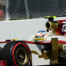 Narain Karthikeyan prueba los superblandos en Montreal