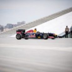 El RB7 y David Coulthard se preparan para una intensa exhibición en Bakú