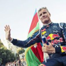 David Coulthard con la bandera de Azerbaiyán