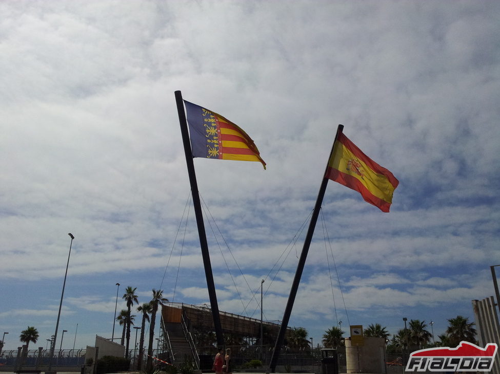 Banderas de la Comunidad Valenciana y de España en el VSC