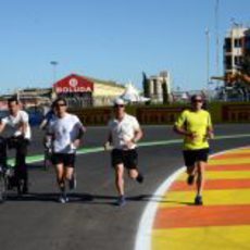 Pedro de la Rosa y Dani Clos corriendo en Valencia