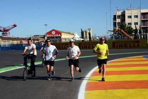 Pedro de la Rosa y Dani Clos corriendo en Valencia