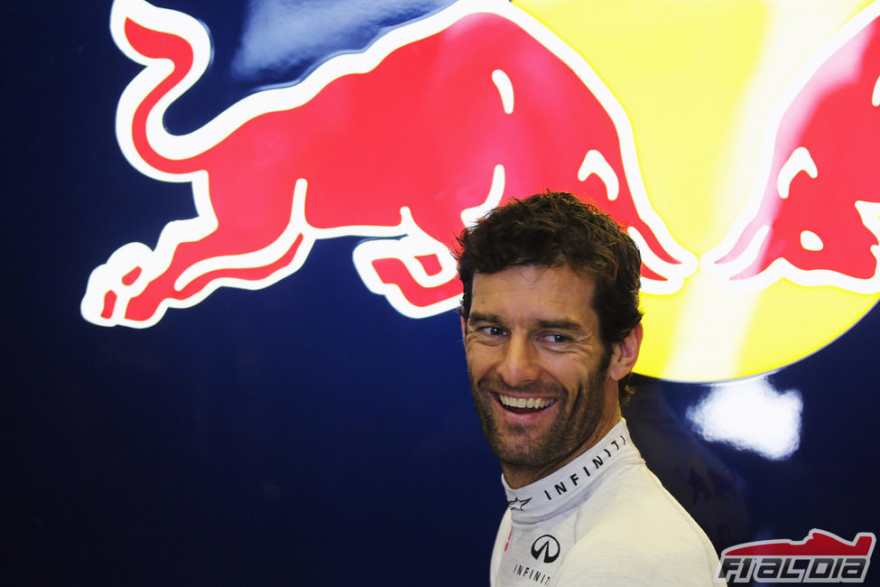 Mark Webber muy sonriente en Valencia