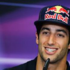 Daniel Ricciardo en la rueda de prensa de la FIA en Valencia