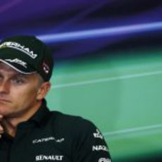 Heikki Kovalainen en la rueda de prensa de la FIA del jueves