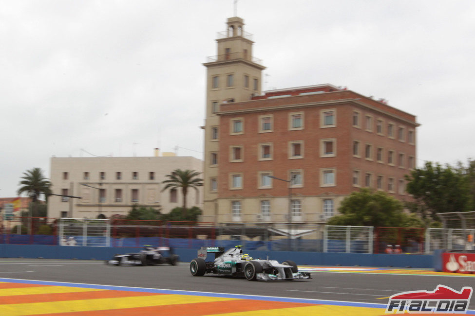 Nico Rosberg rueda en los Libres 1 del GP de Europa