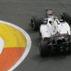Sergio Pérez coge una curva en el Valencia Street Circuit