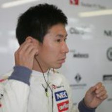 Kamui Kobayashi se prepara en el 'box'