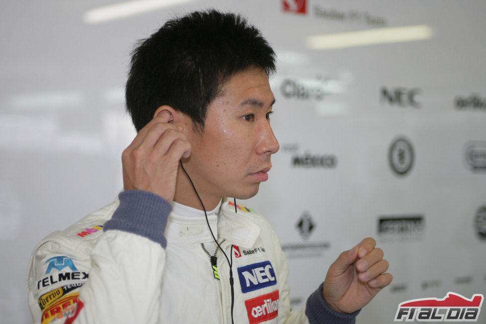 Kamui Kobayashi se prepara en el 'box'