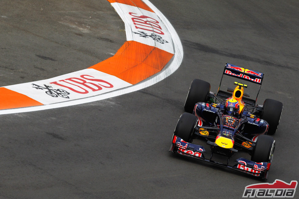 Mark Webber pilota el RB8 en el Valencia Street Circuit